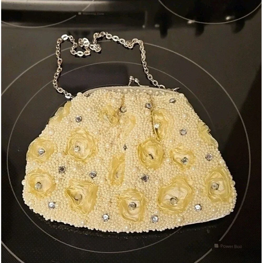 Vintage Pearl Beaded Rhinestone & Floral Accent Off White Clutch Purse